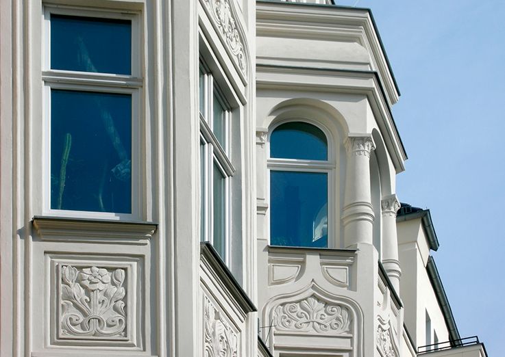 Пластиковые окна в исторических зданиях: простое решение сложной задачи